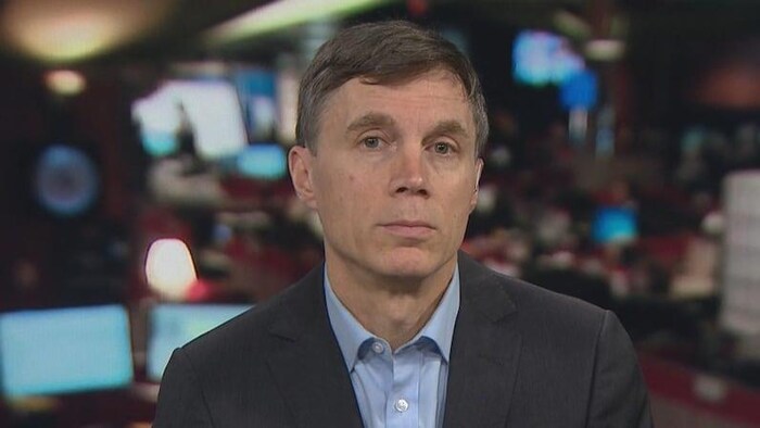 Duff Conacher en entrevue à la télévision.
