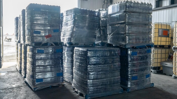 Des palettes d'eau.
