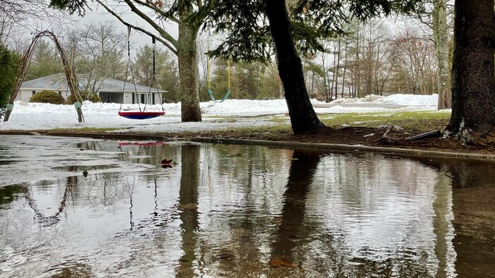 Les fortes pluies en Nouvelle-Écosse créent des accumulations à certains endroits, comme le montre cette photo prise dans la vallée d'Annapolis.