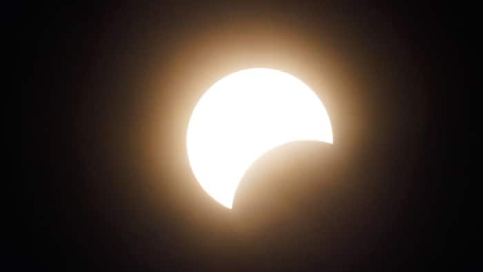 Éclipse solaire partielle au-dessus de Montréal.