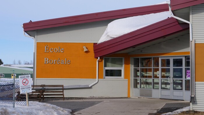 L'École Boréale de Hay River, en hiver.
