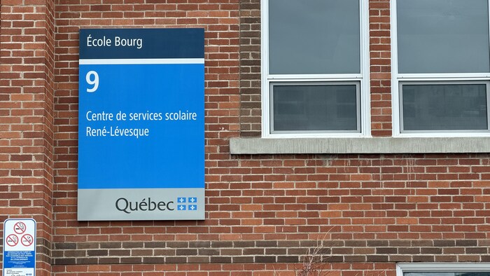 Une enseigne du Centre de services scolaire René-Lévesque.