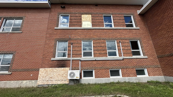 La façade de l'école Bourg.