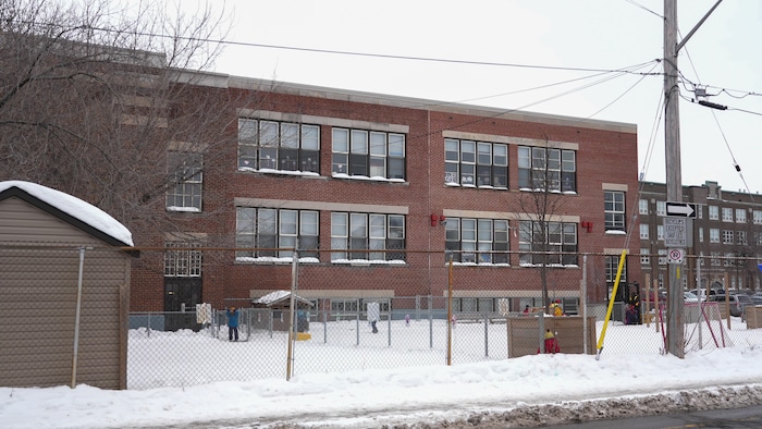 L'École Au cœur d'Ottawa en hiver.