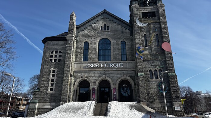 Extérieur d'une église.