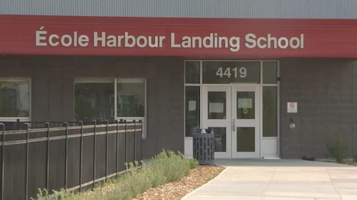 Façade de l'École Harbour Landing School.