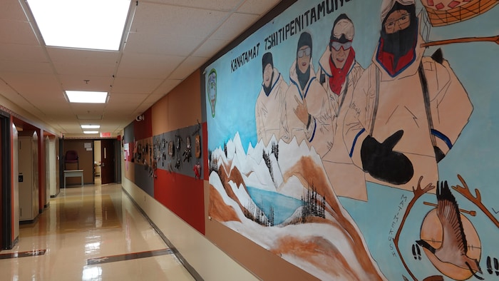 L'intérieur de l'école Kanatamat à Matimekush–Lac-John.