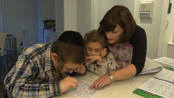 L'école à la maison est de plus en plus populaire chez les juifs hassidiques.