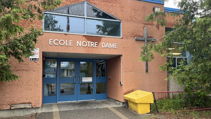 L'entrée principale de l'École Notre-Dame.