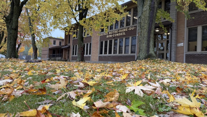 Façade de l'école primaire.