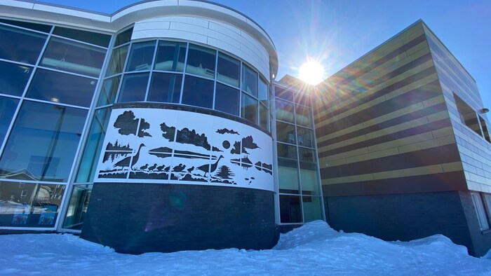 Le bâtiment de l'école primaire Waapiinichikush, à Chisasibi.