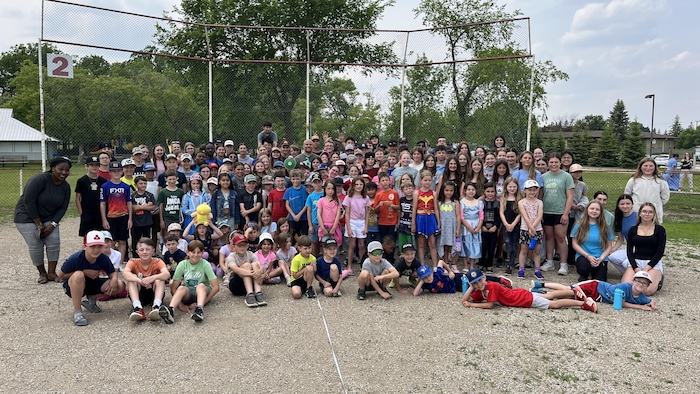 Des parents et enfants de l'École Notre-Dame.