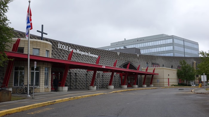 Un ancien enseignant d’une école francophone de Calgary accusé d ...