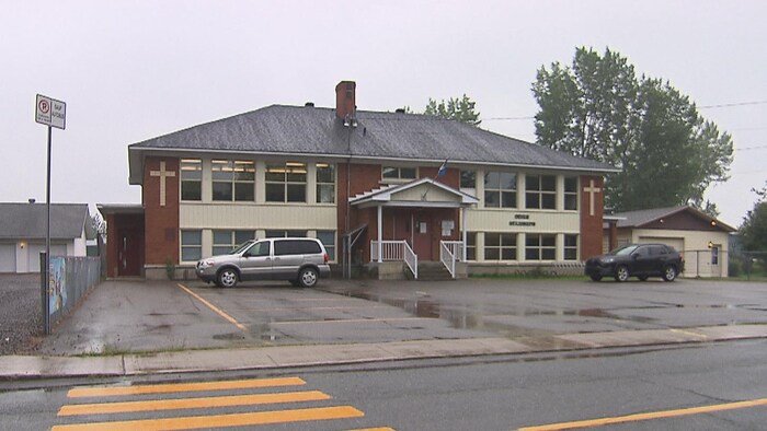 La façade de l'école.