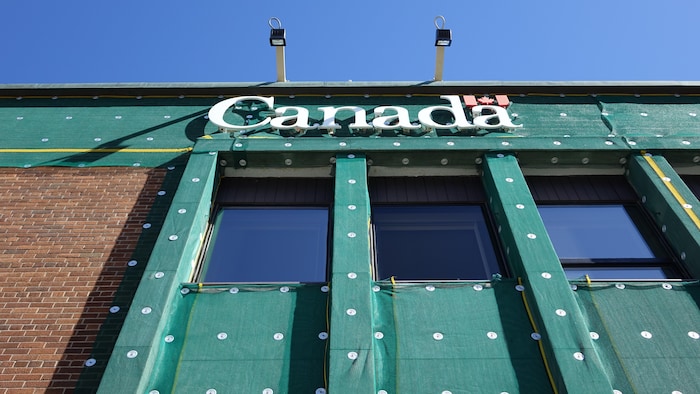 L'édifice du gouvernement du Canada sur la rue de la Cathédrale, à Rimouski.