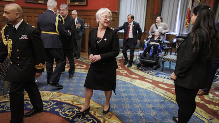 Edith Dumont lors d'une cérémonie de remise de prix.