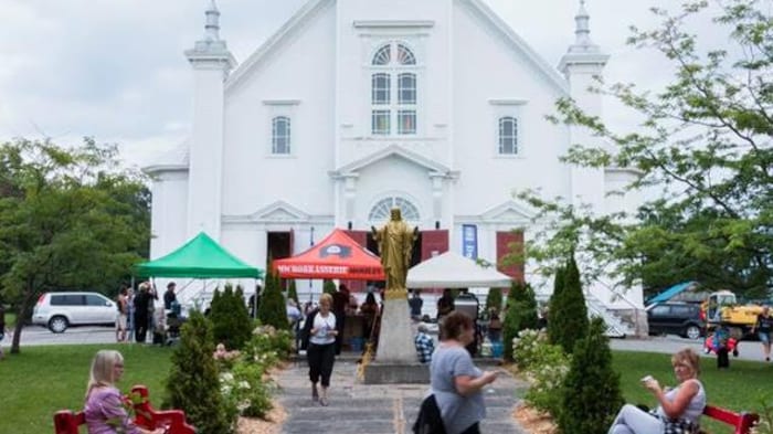 Le projet 1606 a transformé l'église en lieu de rassemblement culturel pour la collectivité.