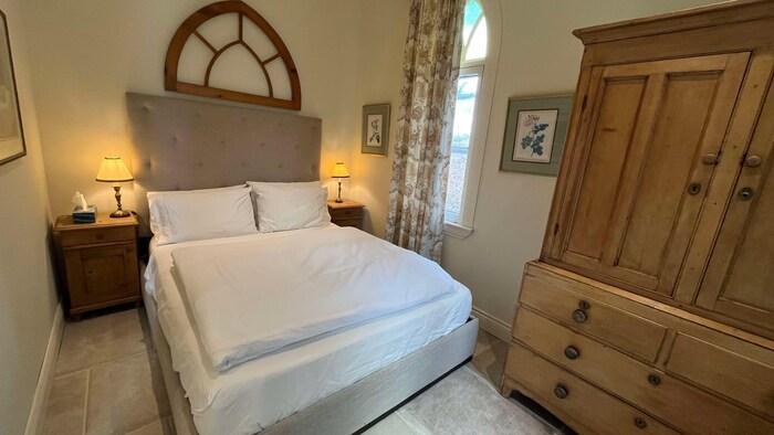 La chambre aménagée au rez-de-chaussée