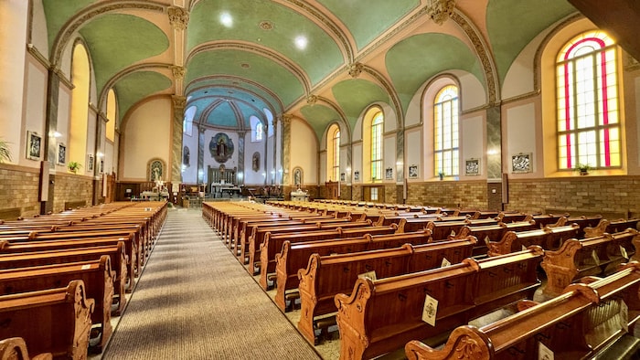 L'intérieur de l'église de Saint-Éleuthère à Pohénégamook.