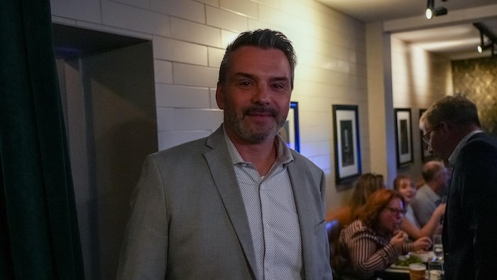 Le député sortant lors de son rassemblement partisan