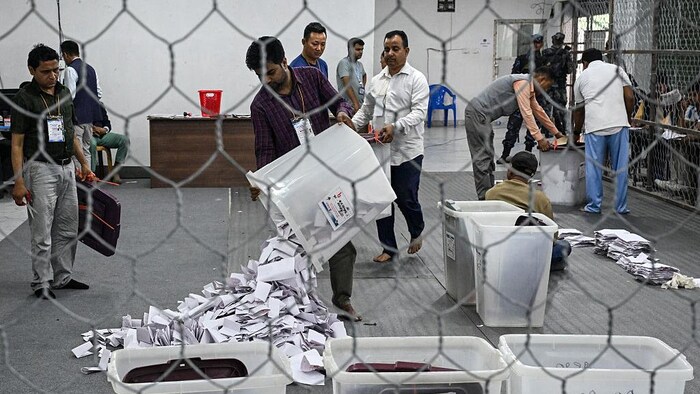 Le centre de dépouillement de Damak, dans le district de Jhapa, au lendemain des élections législatives au Népal.