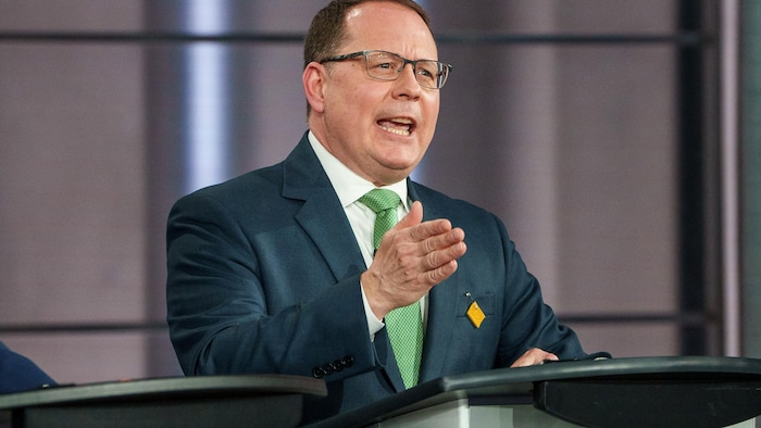 Mike Schreiner s'exprime pendant le débat télévisé.