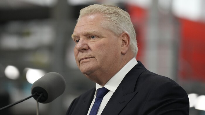 Doug Ford prend la parole lors d'un événement de campagne à Oakville le 10 février 2025.