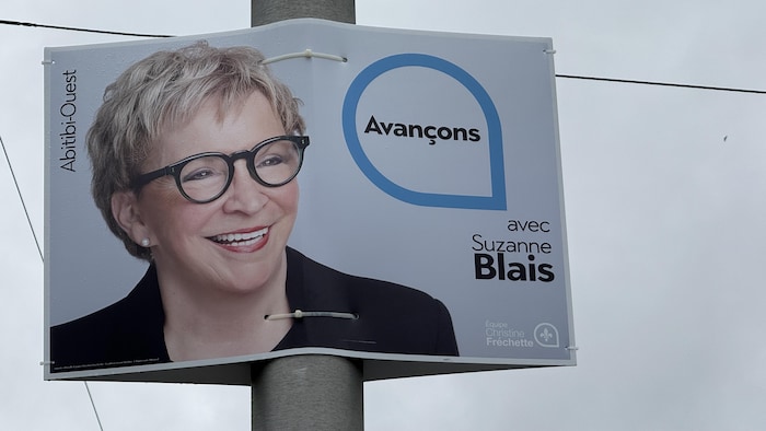Une pancarte électorale de la CAQ montrant la photo de Suzanne Blais.