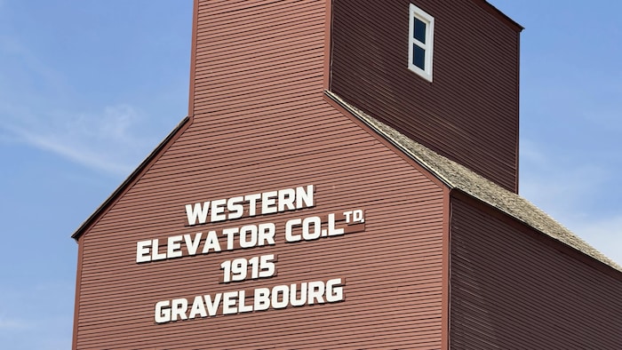 Écrit sur l'élévateur en anglais, Western Elevator Company, 1915 et Garvelbourg.