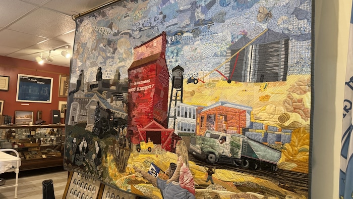 Une tapisserie avec l'élévateur à grain qui aparrait au centre. 