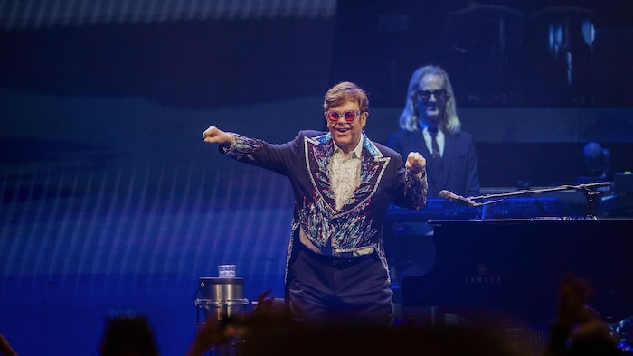 Strass Et Néon Au Dernier Concert De La Tournée D’adieu D’Elton John ...