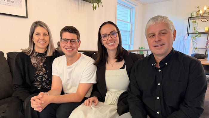 Cindy Ellefsen, Émile Simard, Josiane Paradis et Régis Simard.