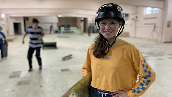 Des élèves de Rouyn-Noranda apprennent à maîtriser la planche à roulettes à  l'école