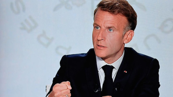 Une capture d’écran du président français Emmanuel Macron lors d'une entrevue à France 2 et TF1 à l'Élysée, à Paris, le 24 septembre 2026.