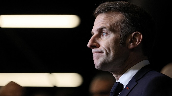 Le président français, Emmanuel Macron, s'adresse aux médias.