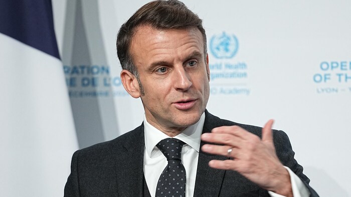 Emmanuel Macron prononce un discours lors de la cérémonie d'inauguration et d'ouverture de l'académie de l'Organisation mondiale de la santé à Lyon.