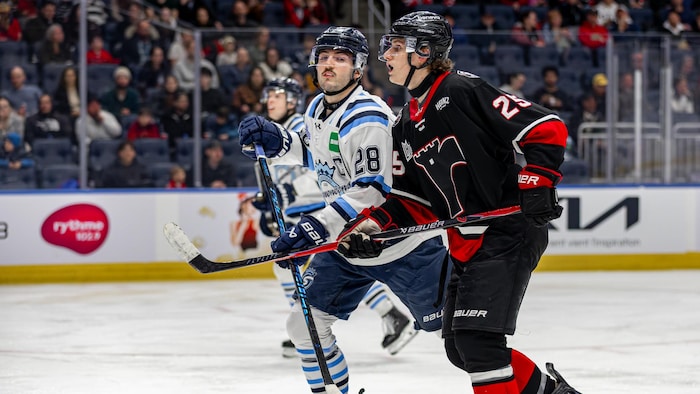 Emmanuel Vermette et Nikita Ovcharov, sur la glace.