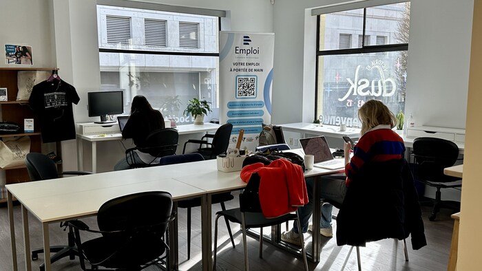 L'espace de travail partagé à la Société francophone de Victoria.