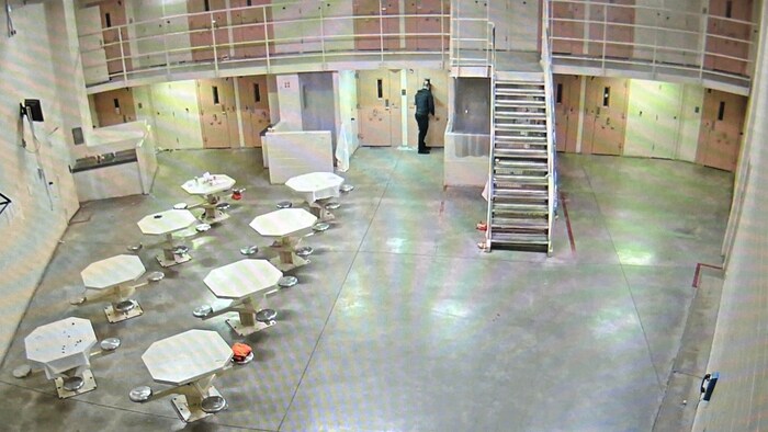 Une capture d'écran de la vidéo d'une caméra de surveillance.