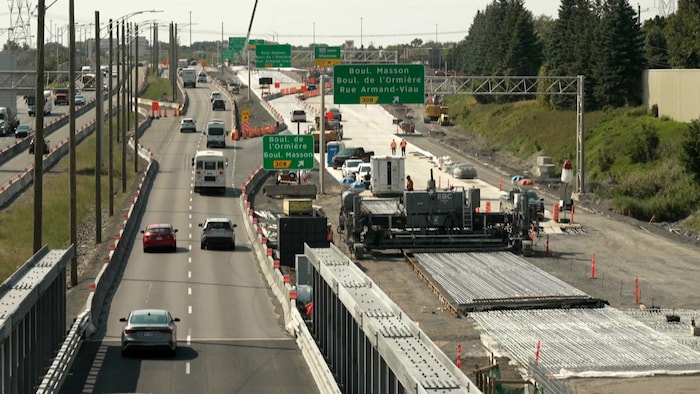 Une zone de travaux sur l’autoroute Félix-Leclerc, à Québec, en été.