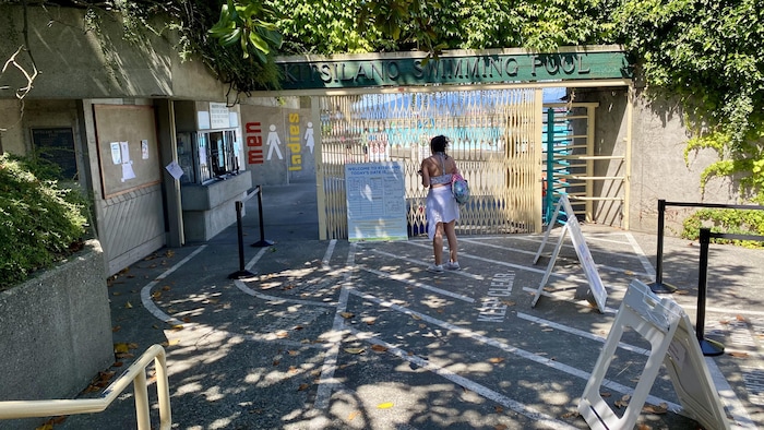 Vue de l'entrée de la piscine de Kitsilano