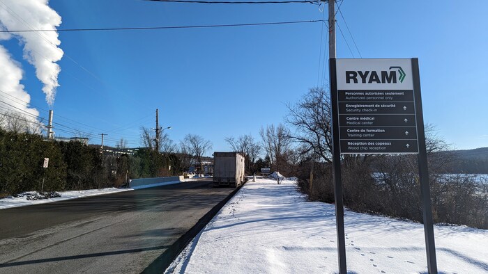 Une entrée de l'entreprise forestière RYAM (Rayonier) à Témiscaming.