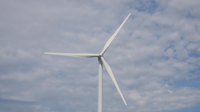Une éolienne du parc de Baie-des-Sables, au Bas-Saint-Laurent