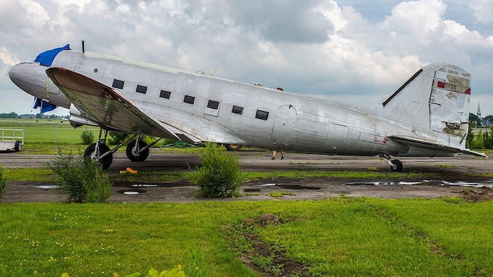 Un avion DC3.