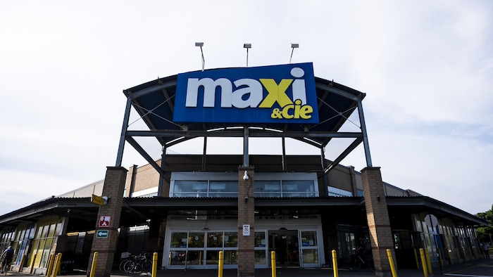 La façade d'une épicerie Maxi et cie à Montréal. 