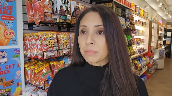 Sushma Dean dans son magasin 24 Hour Snacks, à Kelowna.