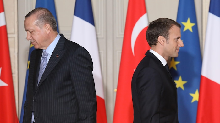 Recep Tayyip Erdogan et Emmanuel Macron lors d'une conférence de presse commune.