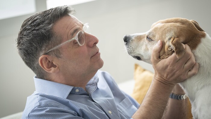  Éric Duhaime et sa chienne, Mia.