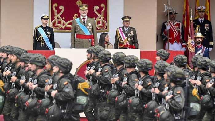 A military parade in front of Spanish royalty.