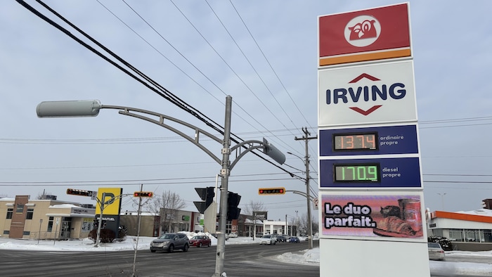 Une station-service en hiver.